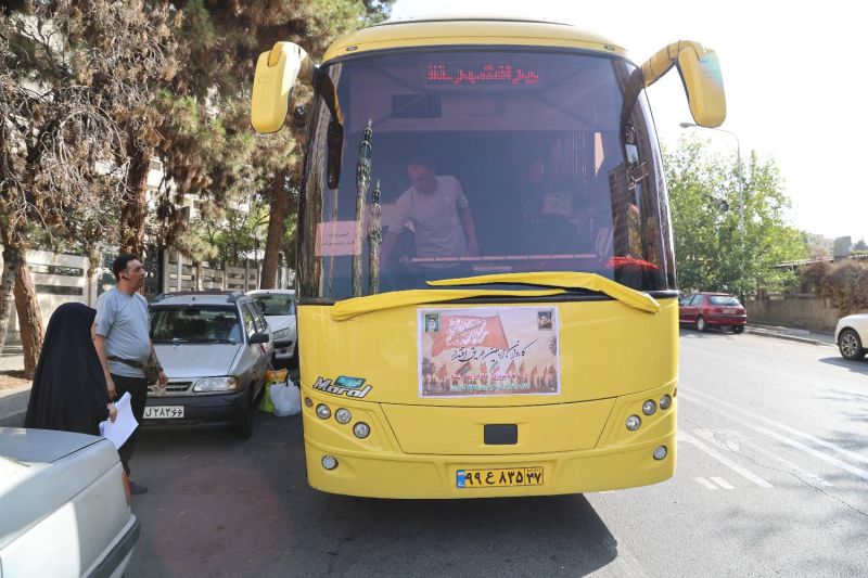 بدرقه کاروان خانواده معظم شهدای منطقه ۲ به عتبات&zwnj;عالیات