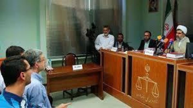 اولین جلسه رسیدگی علنی به اتهامات رحیم مشائی رئیس دفتر رئیس جمهور سابق برگزار شد 