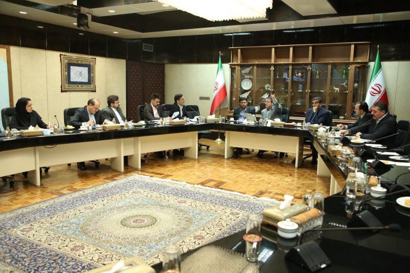 ادامه دیپلماسی تجاری و صنعتی وزیر صمت با همسایگان ایران / سفر وزیر صنعت، معدن و تجارت به کشور عمان برای توسعه روابط