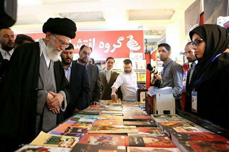 بازدید رهبر انقلاب از سی‌وچهارمین نمایشگاه بین‌المللی کتاب تهران 