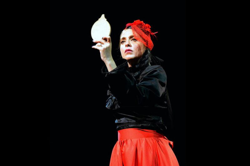 اجرای  ماندگار شیمامحمدی در نمایش مغازه خودکشی 