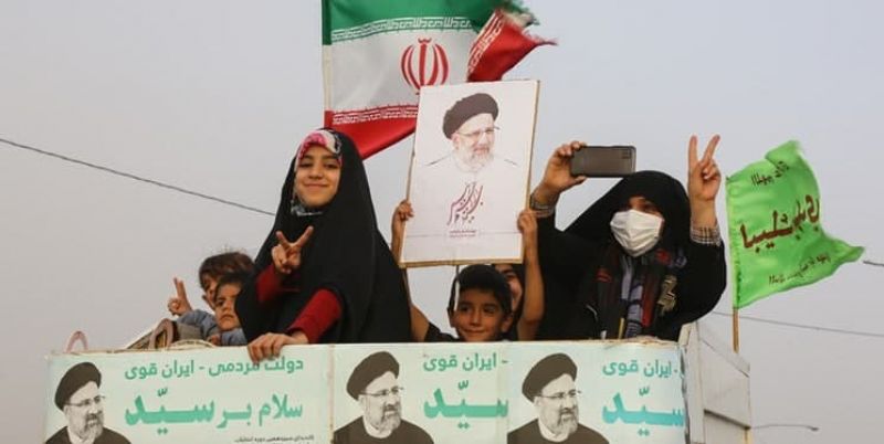 بیانیه ۲۶۰۰ خانواده شهید در تجلیل از ملت ایران برای خلق حماسه در انتخابات ۱۴۰۰