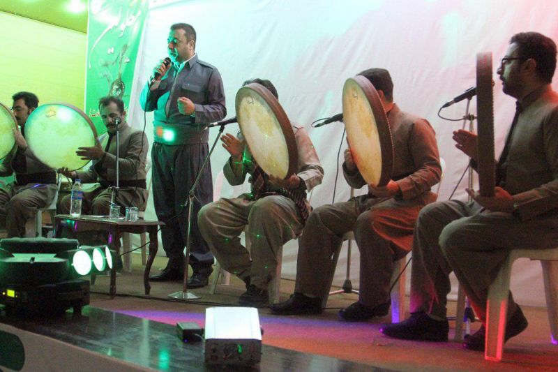 پیام عزیزی برای نخستین بار آهنگ «مولوده، مولوده» ‌را در کنسرت پاوه اجرا کرد