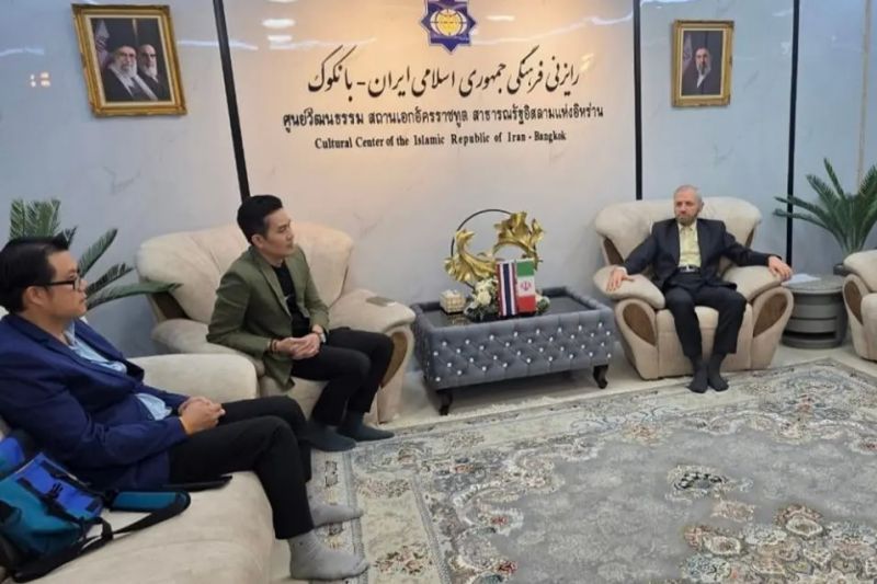 شاعران ایرانی در قله ادبیات جهان ایستاده&zwnj;اند