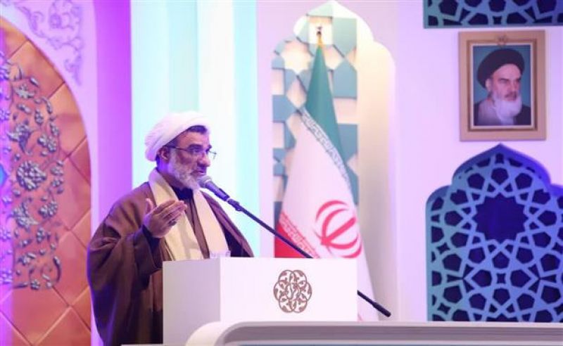 باطن قرآن رسول اکرم است و ولایت پیامبر اعظم ریشه الهی دارد