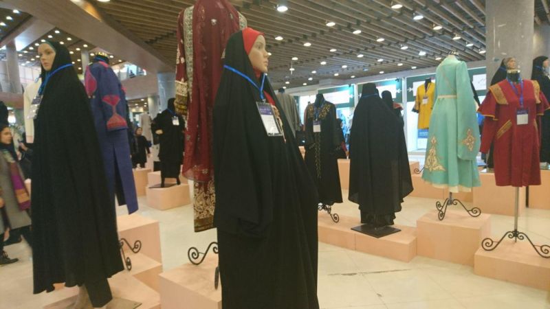 تحویل روزانه 300 چادر مشکی و نماز با دوخت رایگان در نمایشگاه عفاف و حجاب
