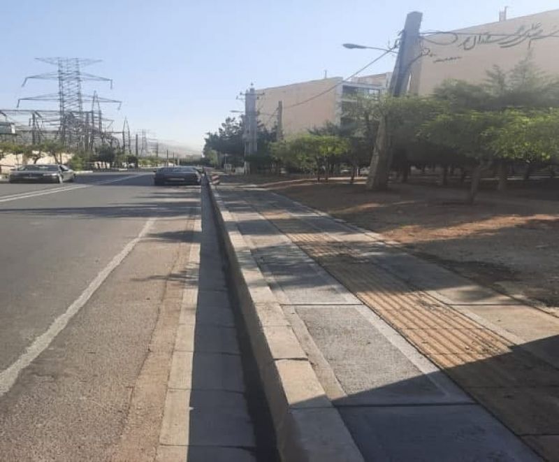 احداث ۳۰۰ متر مربع پیاده رو بتنی در خیابان نیرو