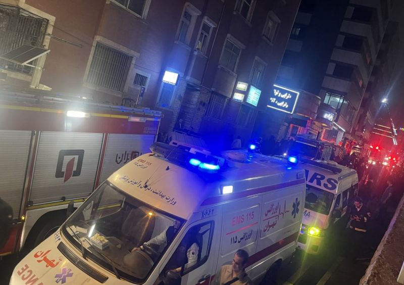 اعزام آمبولانس‌ها و تیم‌هاى عملیاتى هلال‌احمر تهران به محل حادثه حریق بیمارستان گاندى