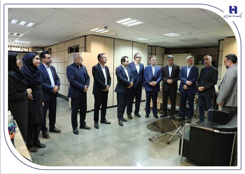 رئیس جمهور روزانه مسائل جامعه کار و تولید را رصد می کند/جامعه کار و تولید از جان برای ایران مایه گذاشته است