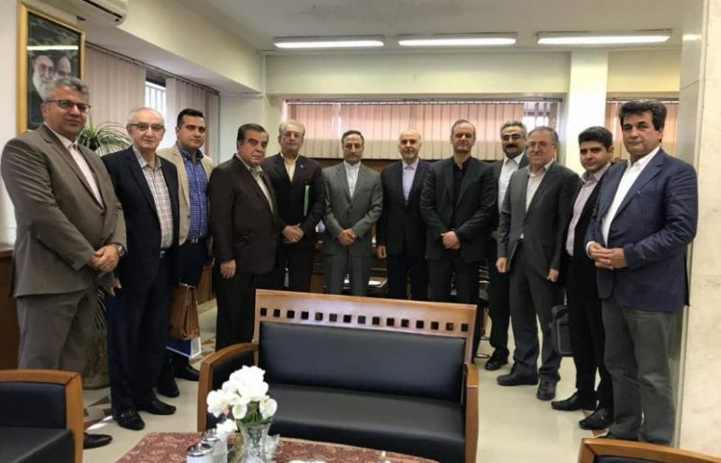 نشست معاون سازمان ملی استاندارد ایران با تولیدکنندگان 