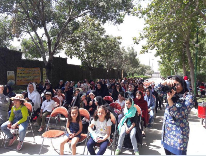 "جشنواره دختران تهران" همزمان با "دهه کرامت" در ورودی غربی پایتخت برپا شد