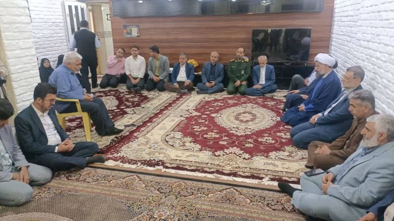 دیدار رئیس بنیاد شهید و امور ایثارگران با خانواده شهید نادر مهدوی