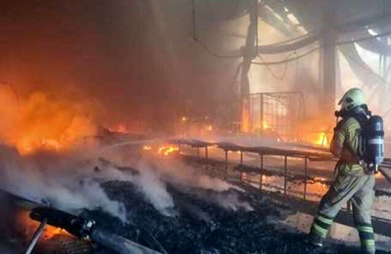 آتش‌سوزی و تخریب یک خانه مسکونی در اصفهان/ تیم‌های امدادی هلال‌احمر اعزام شدند