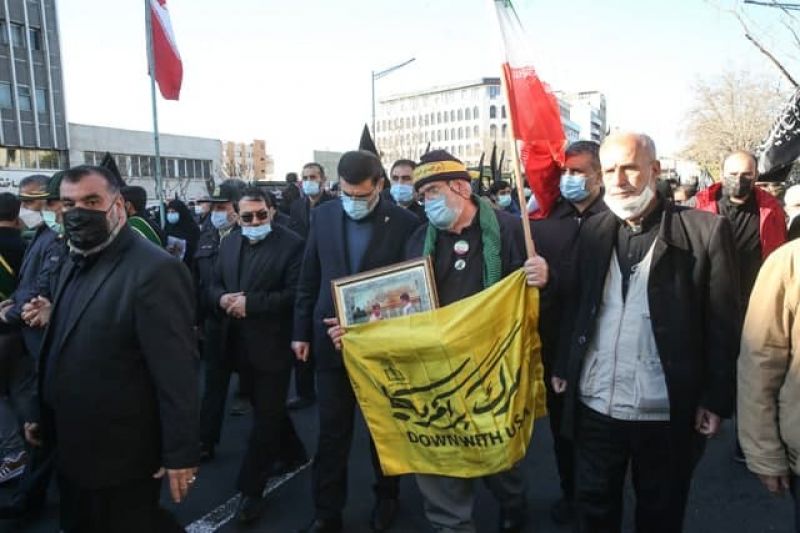 عطر ۲۵۰ لاله فاطمی در فضای ایران اسلامی/حضور رئیس بنیاد شهید و امور ایثارگران در مراسم تشییع شهدا
