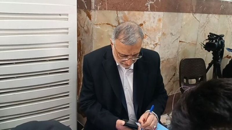 شهردار تهران رأی خود را به صندوق انداخت/ زاکانی: مسیر تغییر در شیوه اداره کشور از صندوق‌های رای عبور می‌کند