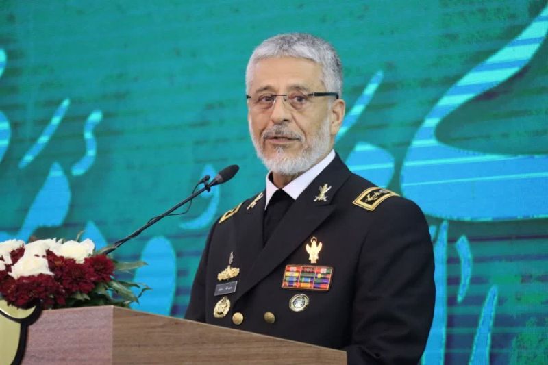  دریادار سیاری: مردم ایران آمریکا را تحقیر کردند