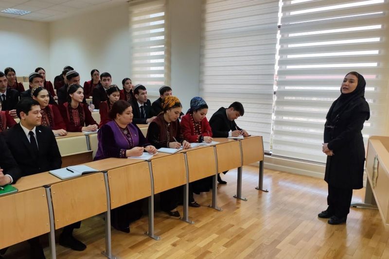 پنج دانشگاه ترکمنستان زیر چتر دانش فارسی؛ مخدومقلی فراغی میزبان کارگاه مهارتافزایی شد