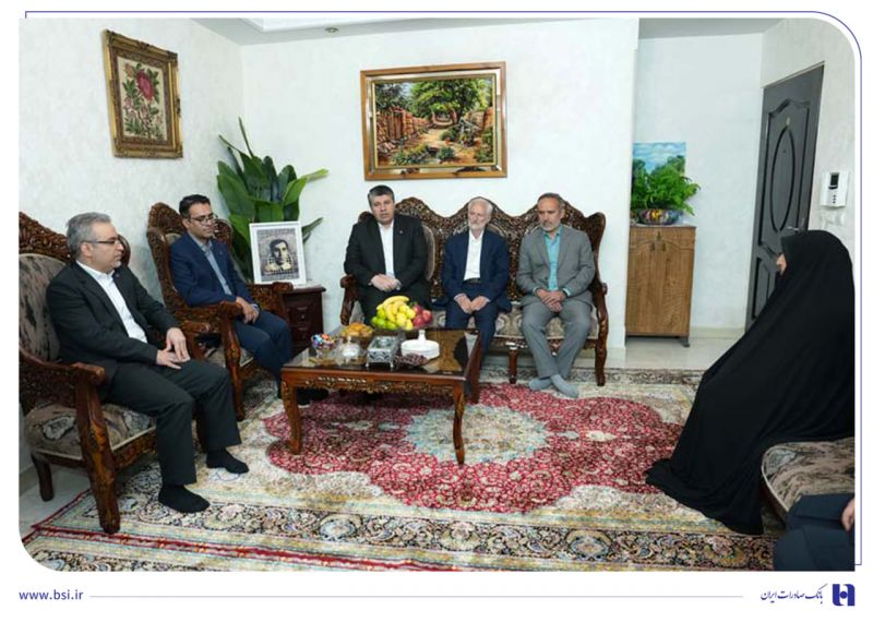  دیدار افشین خانی با خانواده اولین شهید بانک صادرات ایران/ تاکید بر الگوبرداری از سیره شهدا در خدمت&zwnj;رسانی به مردم