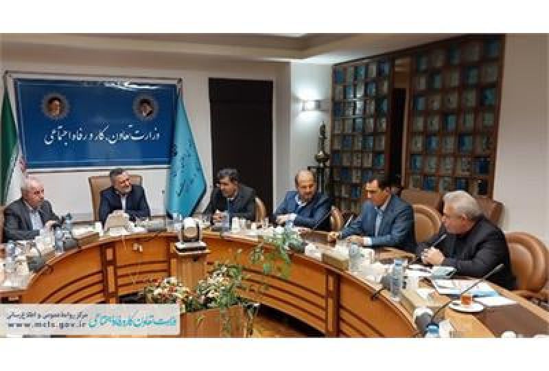 مرتضوی: استقلال صندوق&zwnj;های بازنشستگی ضروری است/ راهبرد دولت تأمین درمان رایگان است 