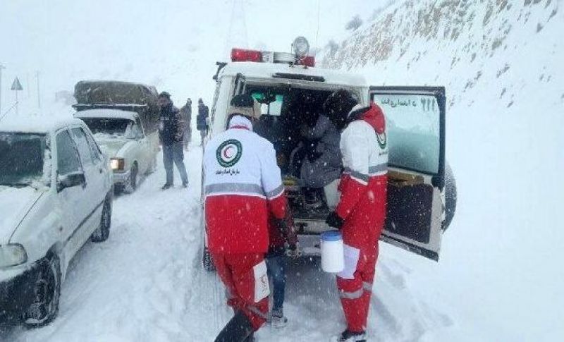 امدادرسانی به ۴۵۷ نفر گرفتار در برف و سرما