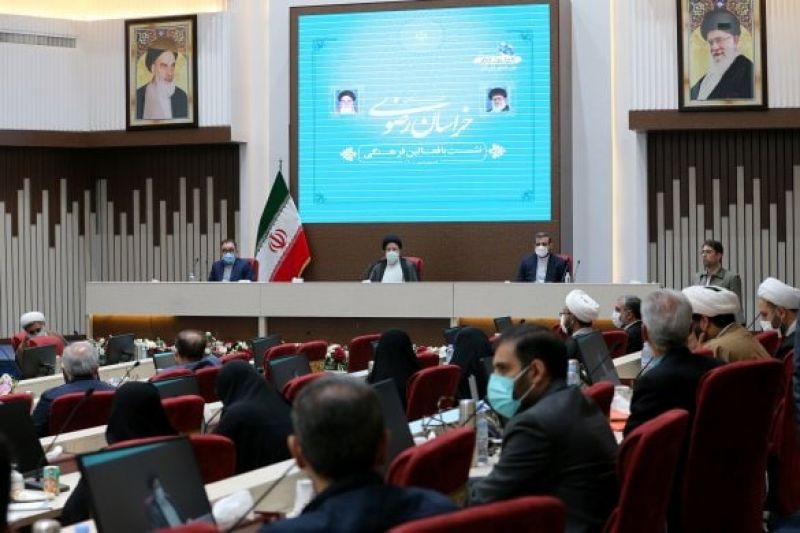 پاسداشت جمهوری اسلامی از جلوه های شکرگذاری خداست/باید با عبرت اندوزی از گذشته برای آینده برنامه ریزی کنیم/ توسعه یافتگی در تمام استانها باید با حفظ هویت فرهنگی باشد/ خسارتی از اعتماد به جوانان ندیده ایم