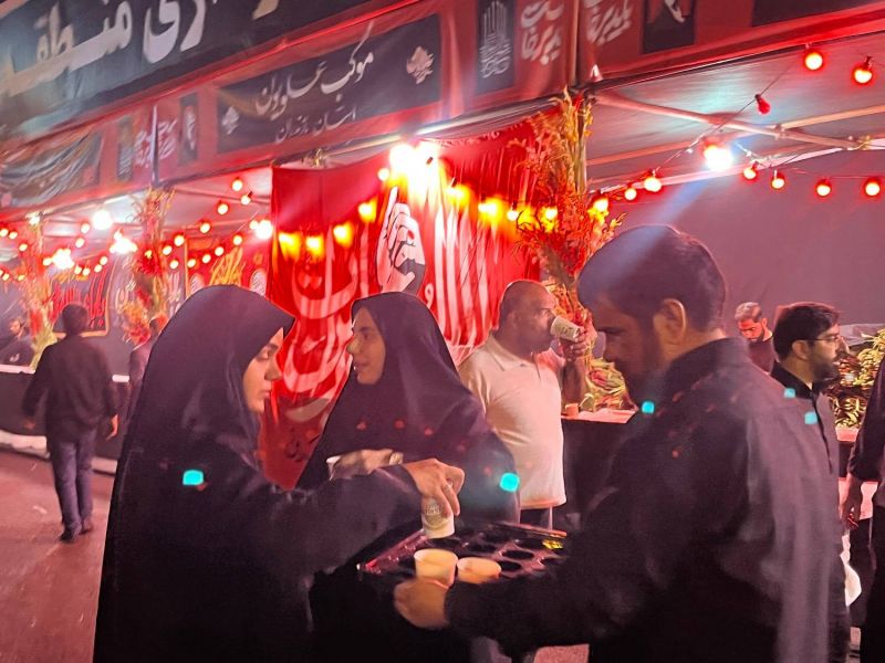  خدمت&zwnj;رسانی شبانه&zwnj;روزی فرهنگی و رفاهی منطقه یک به عزاداران رهبر شهید