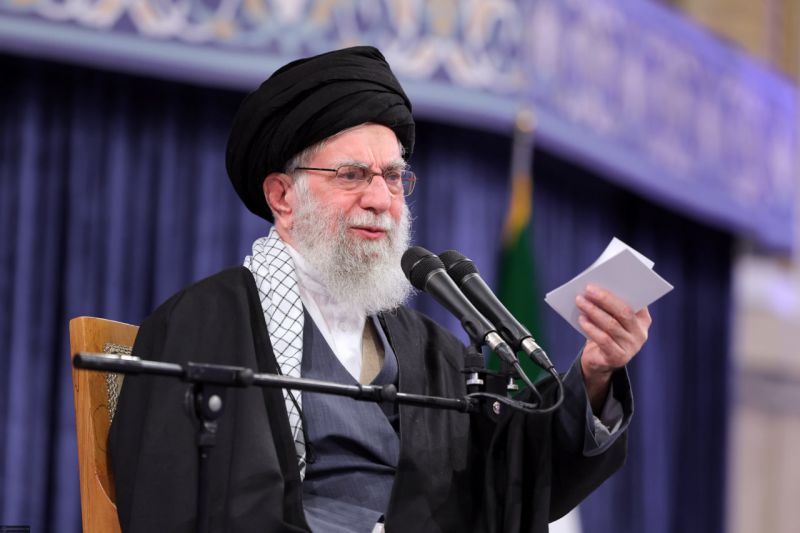 رهبر انقلاب: ما داغدار خون&zwnj;های ریخته&zwnj;شده در فتنه دی هستیم/ خطرناک&zwnj;تر از ناو، سلاحی است که می&zwnj;تواند آن را به قعر دریا بفرستد 