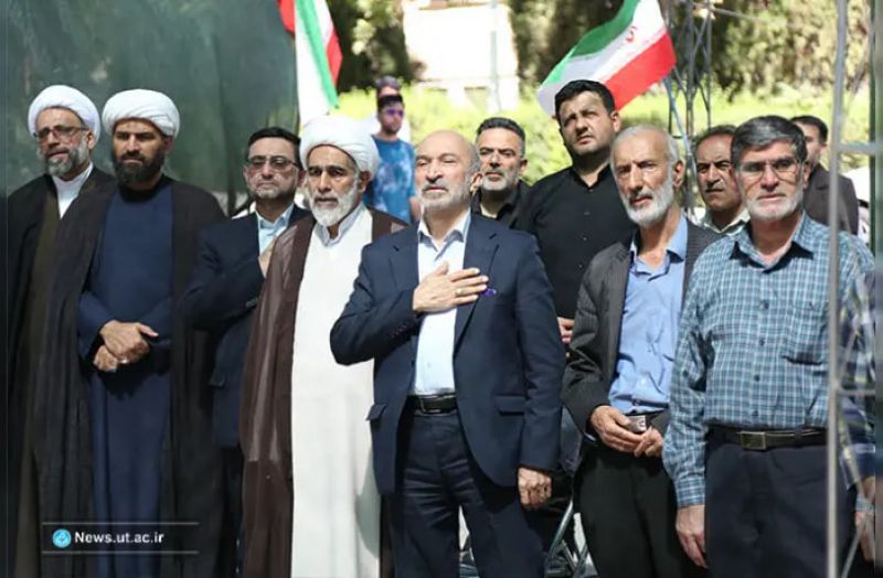  دکتر امید: خون شهدای اخیر باید تلنگری برای تکرار نکردن غفلت&zwnj;های گذشته باشد / رئیس دانشگاه علوم پزشکی تهران: پاسداری از خون شهدا در رفتار و مسئولیت&zwnj;های ما نمود پیدا کند