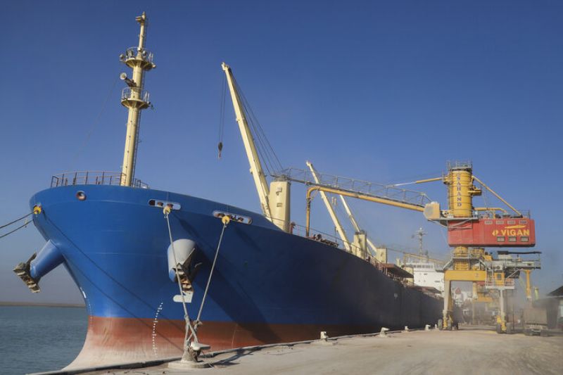 سه کشتی اقیانوس پیمای حامل گندم در خوزستان پهلوگرفتند/ آغاز تخلیه 214 هزار تن گندم در بندر امام