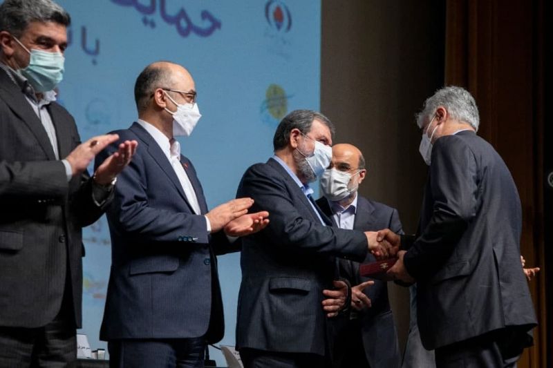 اهدای نشان حامی «حمایت از ساخت داخل» به 5 مدیر گروه صنایع پتروشیمی خلیج فارس 