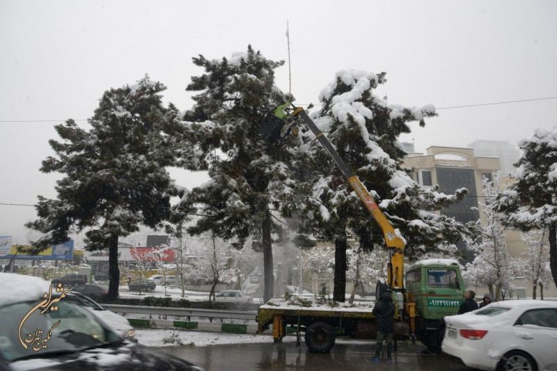 آماده باش نیروهای برف روب  برای جلوگیری از یخ زدگی معابر شمال تهران